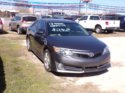 Used 2013 Toyota Camry SE image 5
