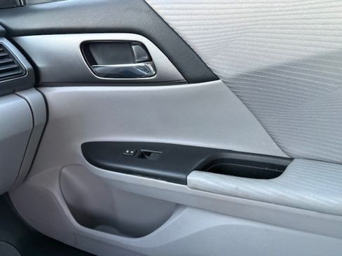 Used 2014 Honda Accord LX image 18