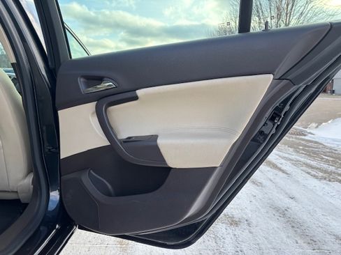 Used 2011 Buick Regal CXL image 13