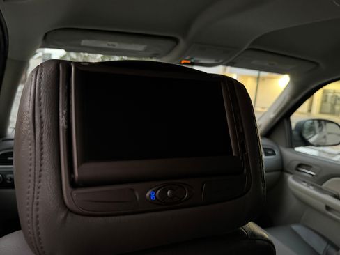 Used 2008 Chevrolet Suburban 4WD image 37
