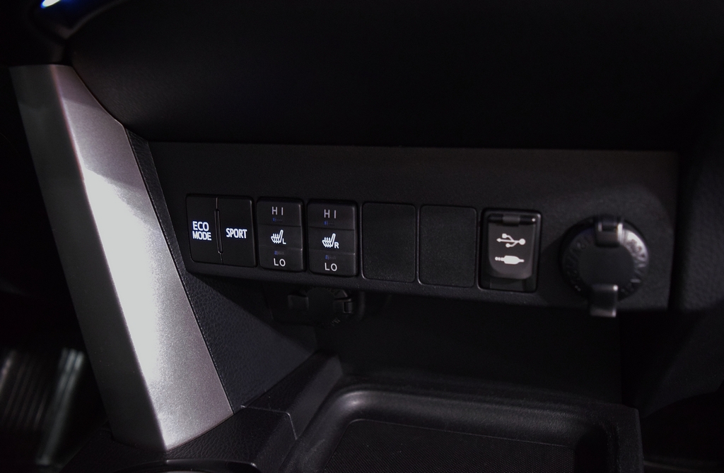 Used 2017 Toyota RAV4 Limited FWD image 30