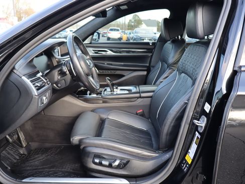 Used 2021 BMW 750i xDrive image 13