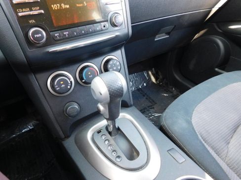 Used 2013 Nissan Rogue SV image 18