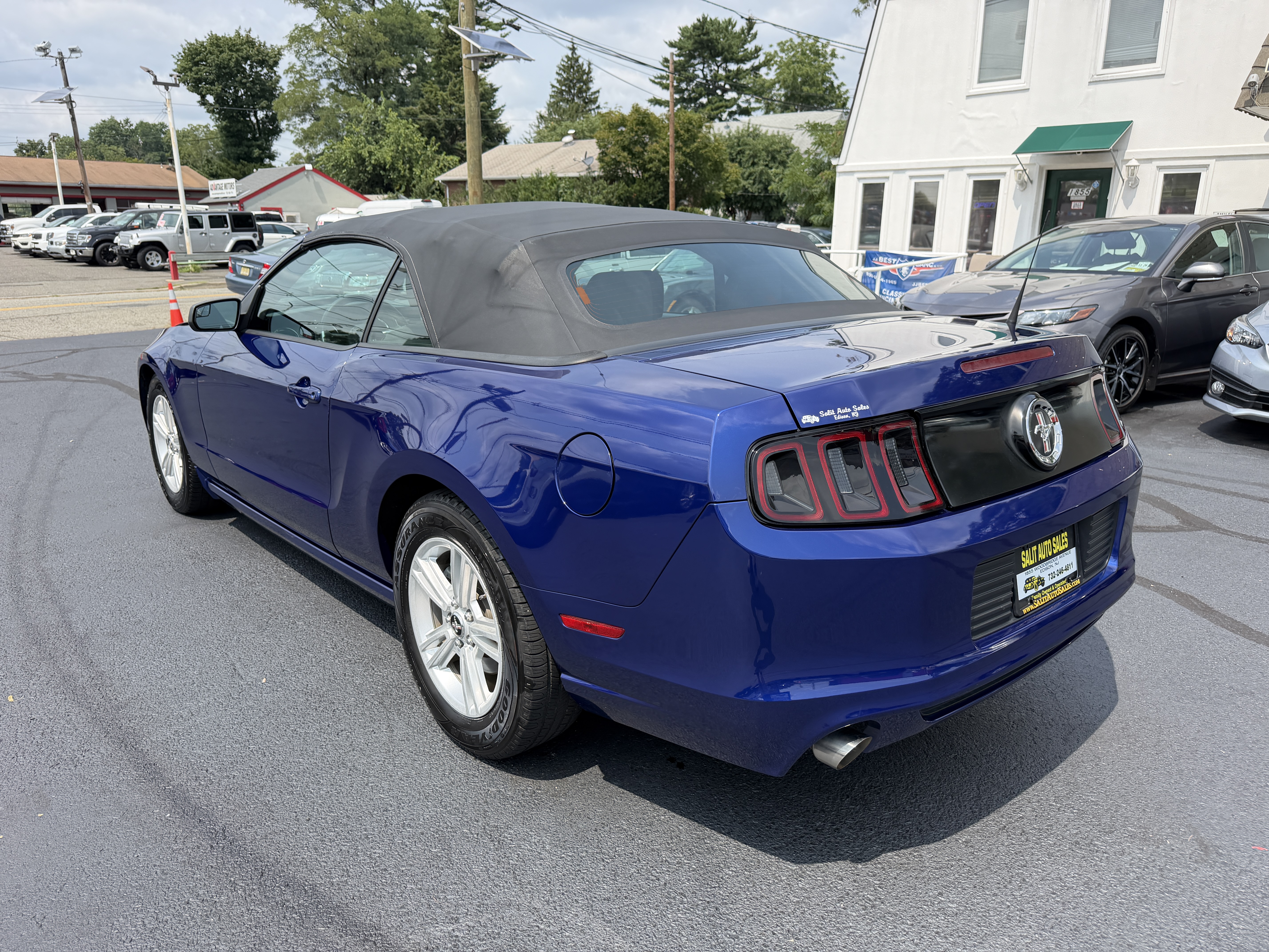 Used 2014 Ford Mustang Convertible RWD image 35