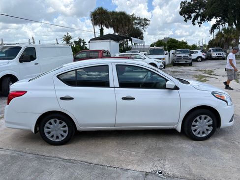 Used 2018 Nissan Versa Sedan FWD image 14