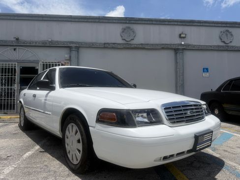 Used 2010 Ford Crown Victoria Police Interceptor RWD image 1