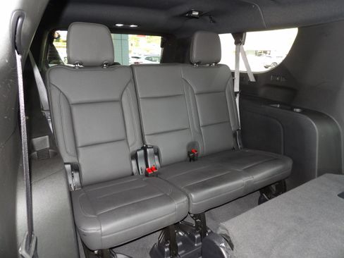 Used 2025 Chevrolet Suburban RST image 22