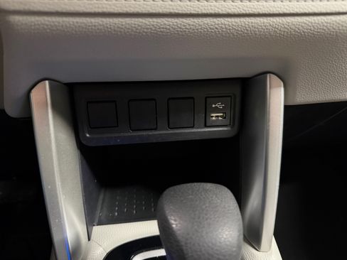 Used 2022 Toyota Corolla Cross L image 11