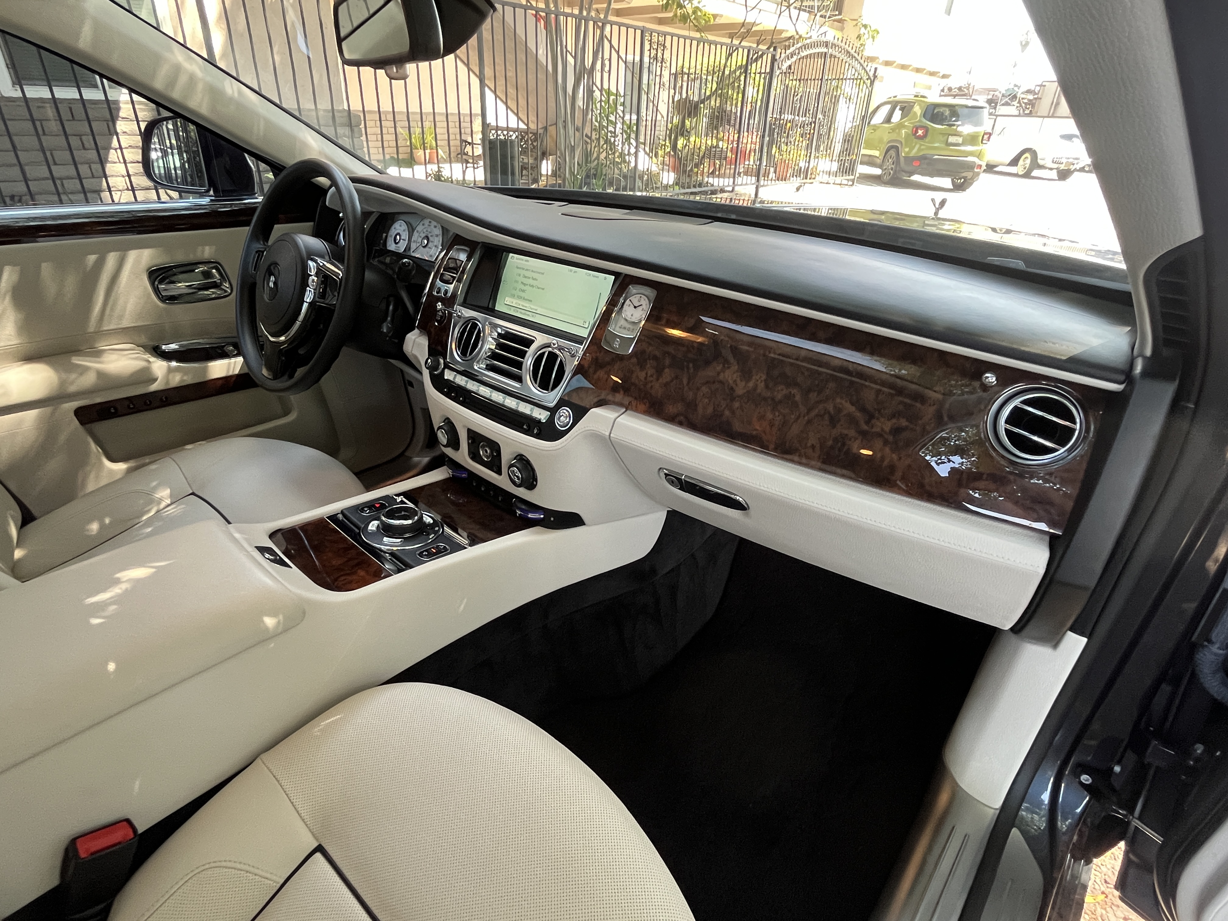 Used 2014 Rolls-Royce Ghost RWD image 25