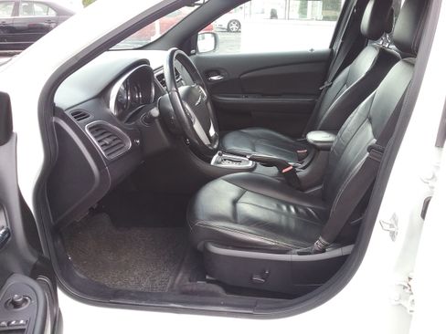 Used 2013 Chrysler 200 Limited image 2