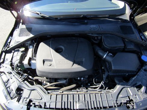 Used 2018 Volvo S60 T5 Dynamic AWD image 14