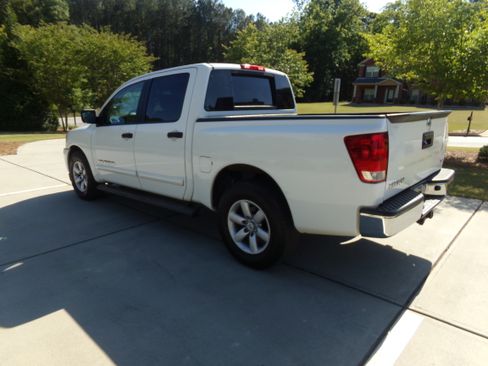 Used 2013 Nissan Titan 2WD Crew Cab SV image 3
