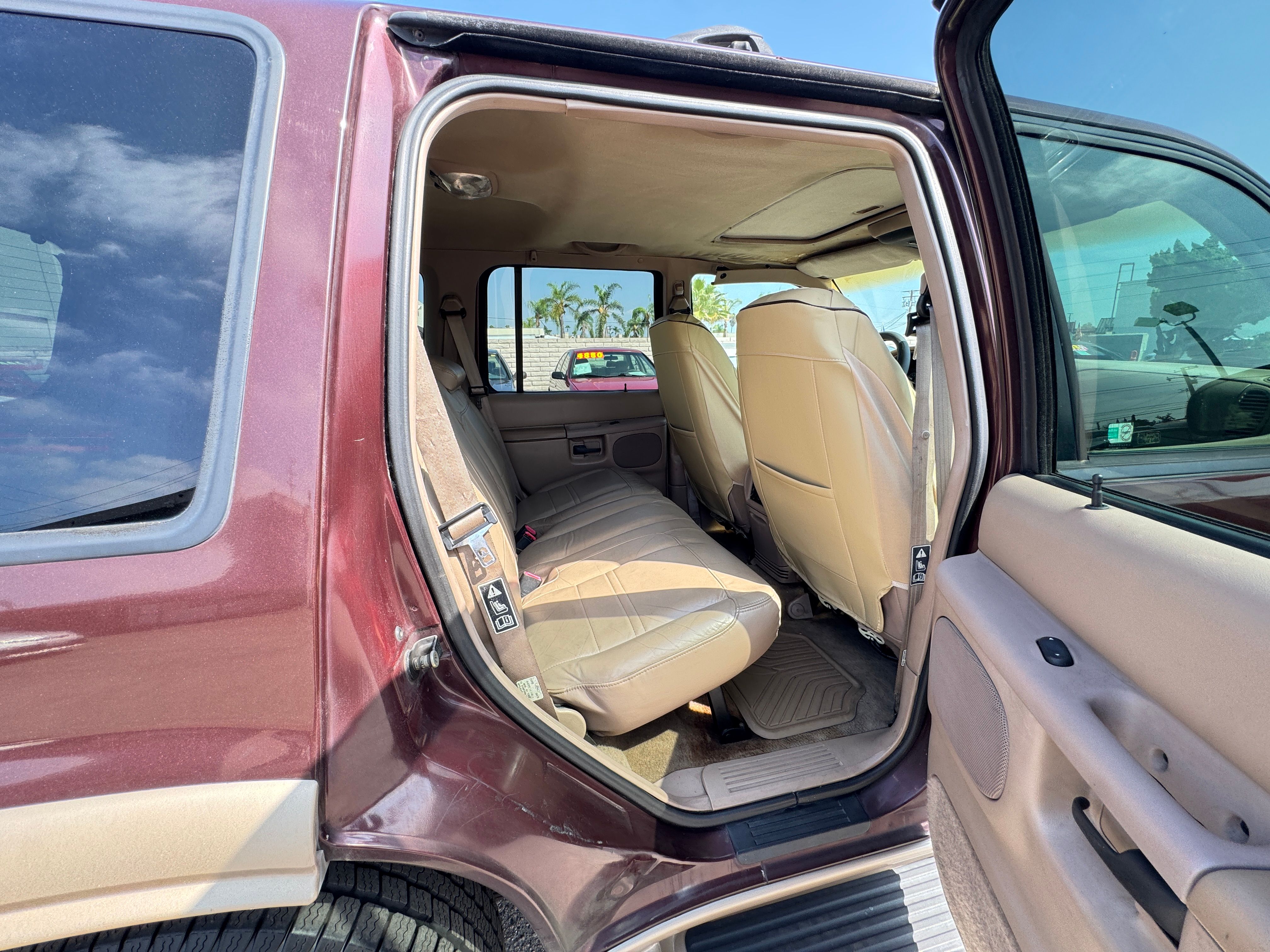Used 2000 Ford Explorer 2WD Eddie Bauer image 18