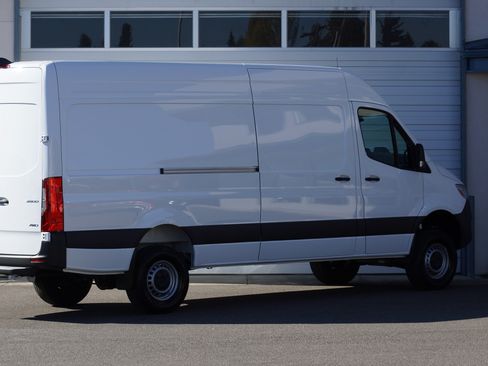Used 2025 Mercedes-Benz Sprinter 2500 image 4