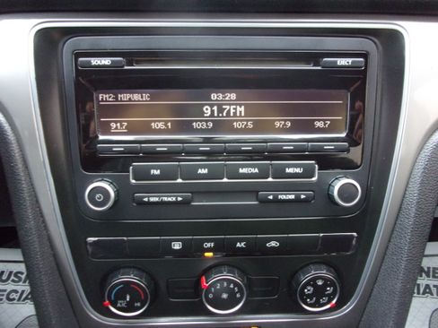 Used 2013 Volkswagen Passat 2.5 S FWD image 10
