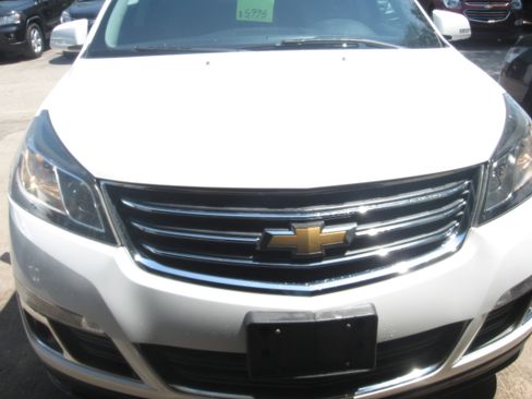 Used 2016 Chevrolet Traverse FWD LT w/ 2LT image 2
