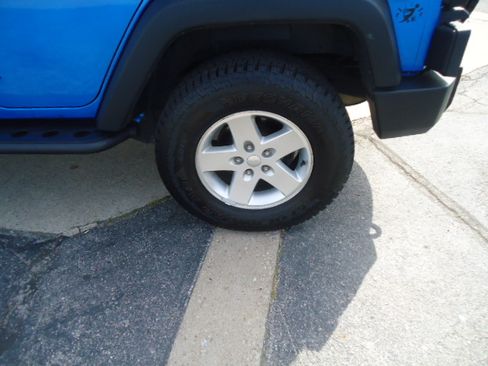 Used 2015 Jeep Wrangler 4WD Unlimited Sport image 7