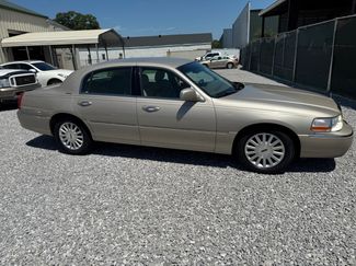 Used 2004 Lincoln Town Car Signature image 1