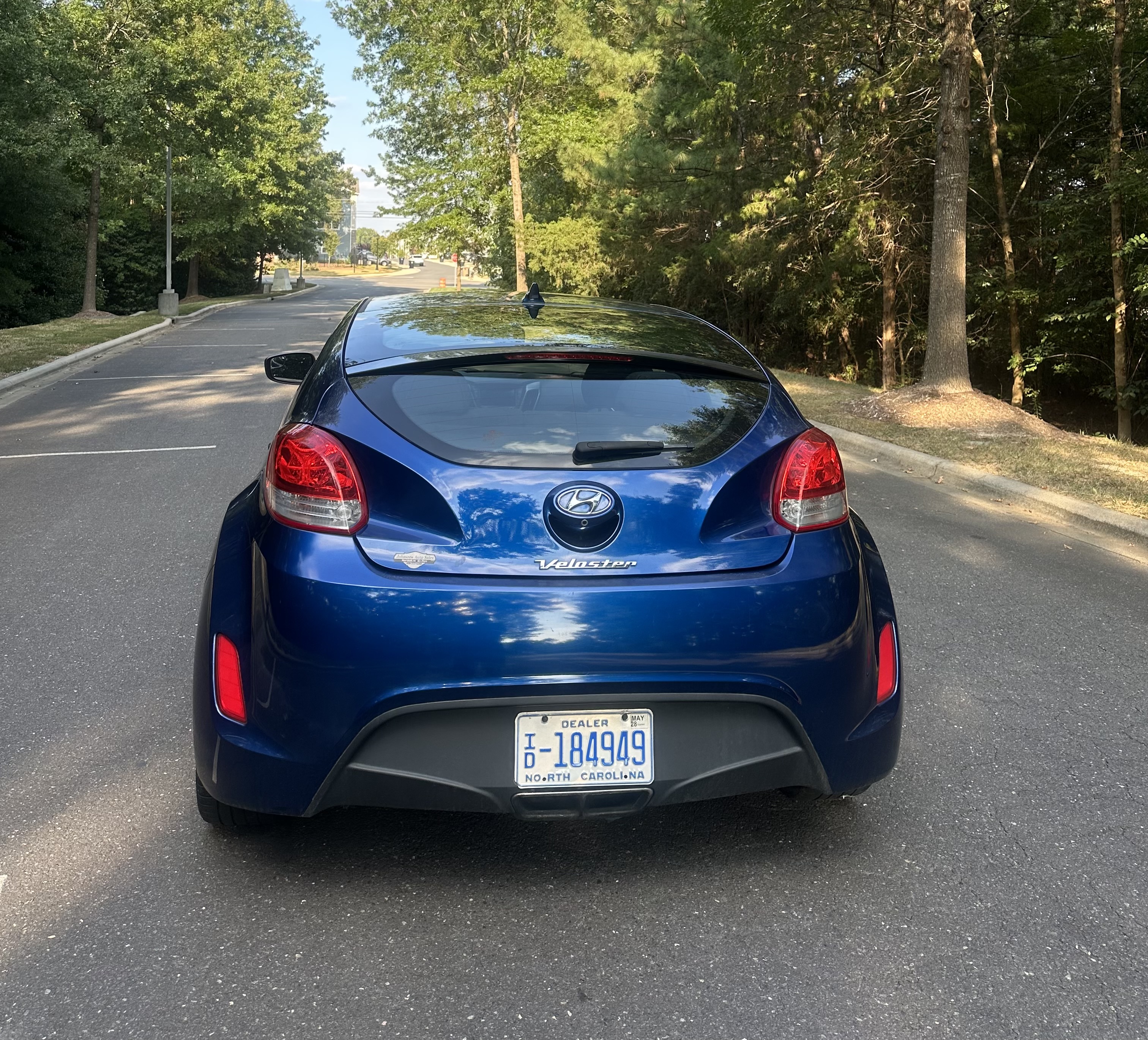 Used 2017 Hyundai Veloster FWD image 9