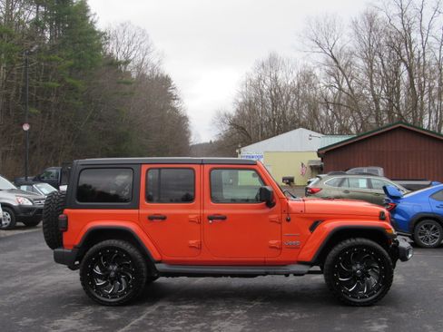 Used 2019 Jeep Wrangler Unlimited Sahara image 10