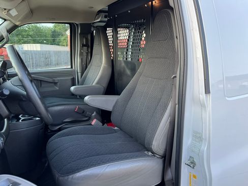 Used 2025 Chevrolet Express 2500 RWD image 10