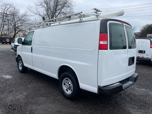 Used 2011 Chevrolet Express 2500 image 3