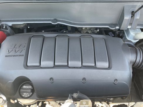 Used 2016 GMC Acadia SLT image 3