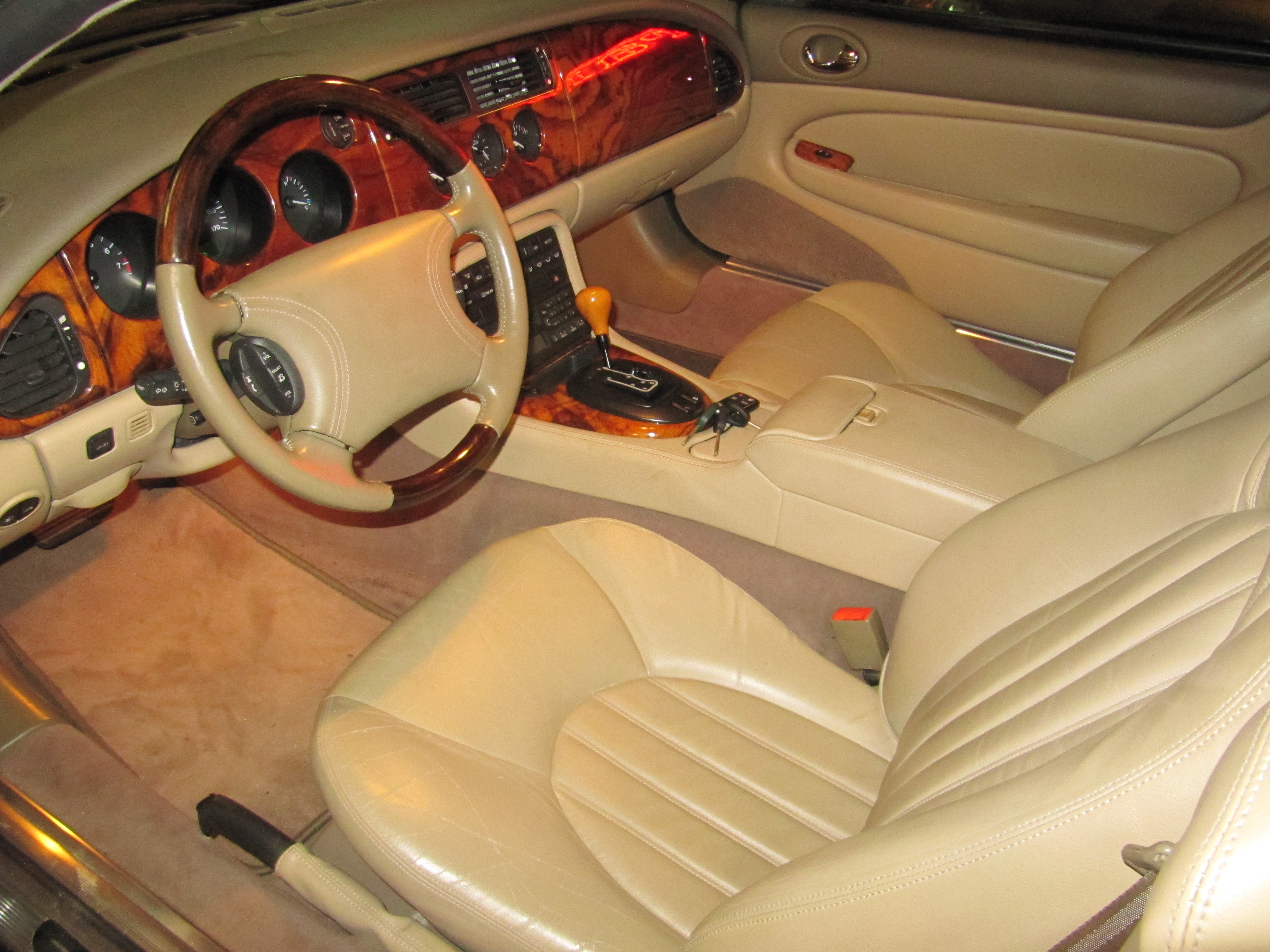 Used 1999 Jaguar XK8 RWD image 17