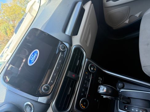 Used 2018 Ford EcoSport SE image 9