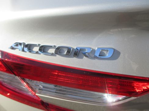 Used 2018 Honda Accord LX Special Edition image 9