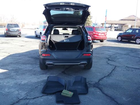 Used 2015 Jeep Cherokee Limited image 12