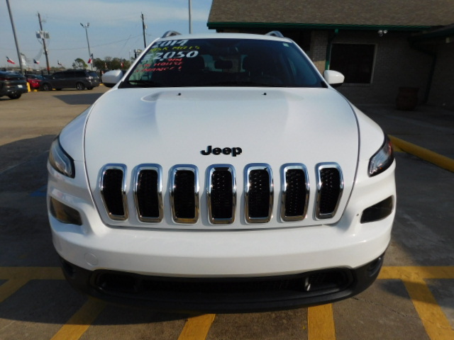 Used 2014 Jeep Cherokee 4WD Latitude image 3