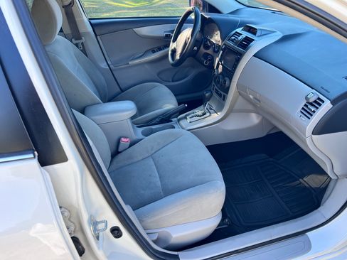 Used 2013 Toyota Corolla image 12