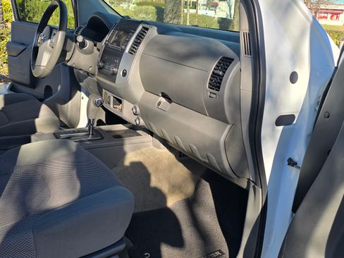 Used 2016 Nissan Frontier SV image 18