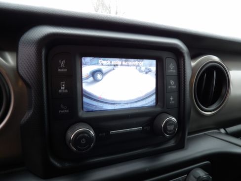 Used 2019 Jeep Wrangler Unlimited Sport image 11