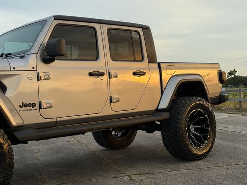 Used 2021 Jeep Gladiator Sport AWD/4WD image 26