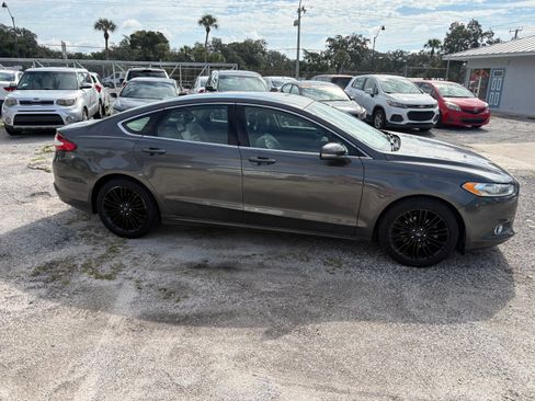 Used 2016 Ford Fusion SE FWD image 9