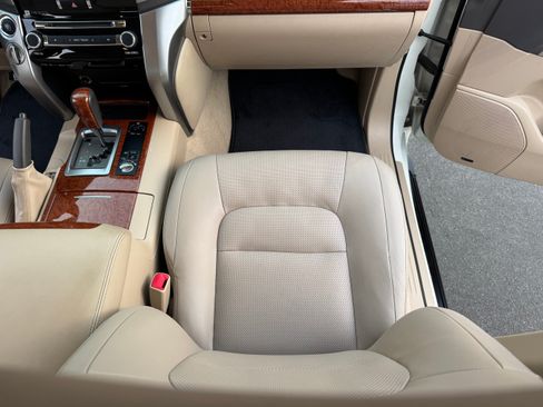 Used 2013 Toyota Land Cruiser image 39