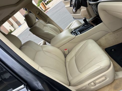 Used 2016 Lexus LX 570 image 35