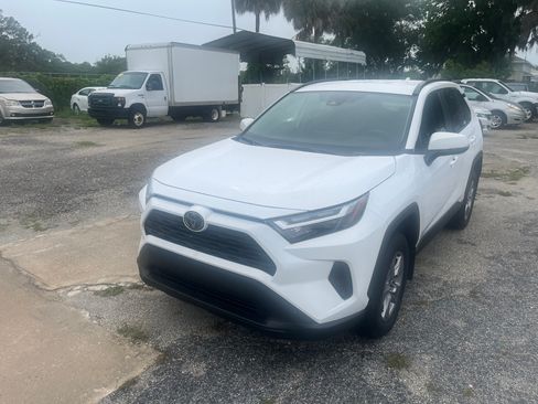 Used 2025 Toyota RAV4 XLE image 1