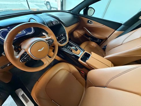 Used 2021 Aston Martin DBX AWD/4WD image 25