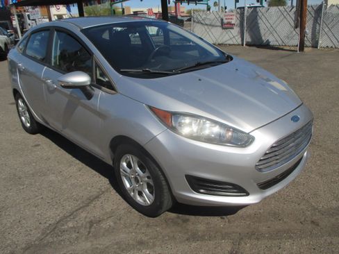 Used 2015 Ford Fiesta SE image 13