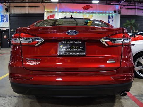 Used 2019 Ford Fusion SE FWD image 9