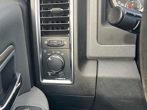 Used 2017 RAM 1500 SLT image 29