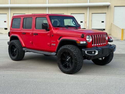 Used 2019 Jeep Wrangler 4WD Unlimited Sahara image 7