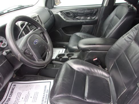 Used 2004 Ford Escape Limited image 5