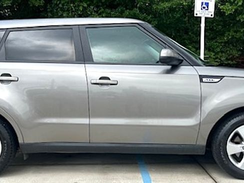 Used 2018 Kia Soul + image 9