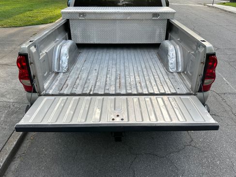 Used 2005 Chevrolet Silverado 2500 4x4 Extended Cab image 41