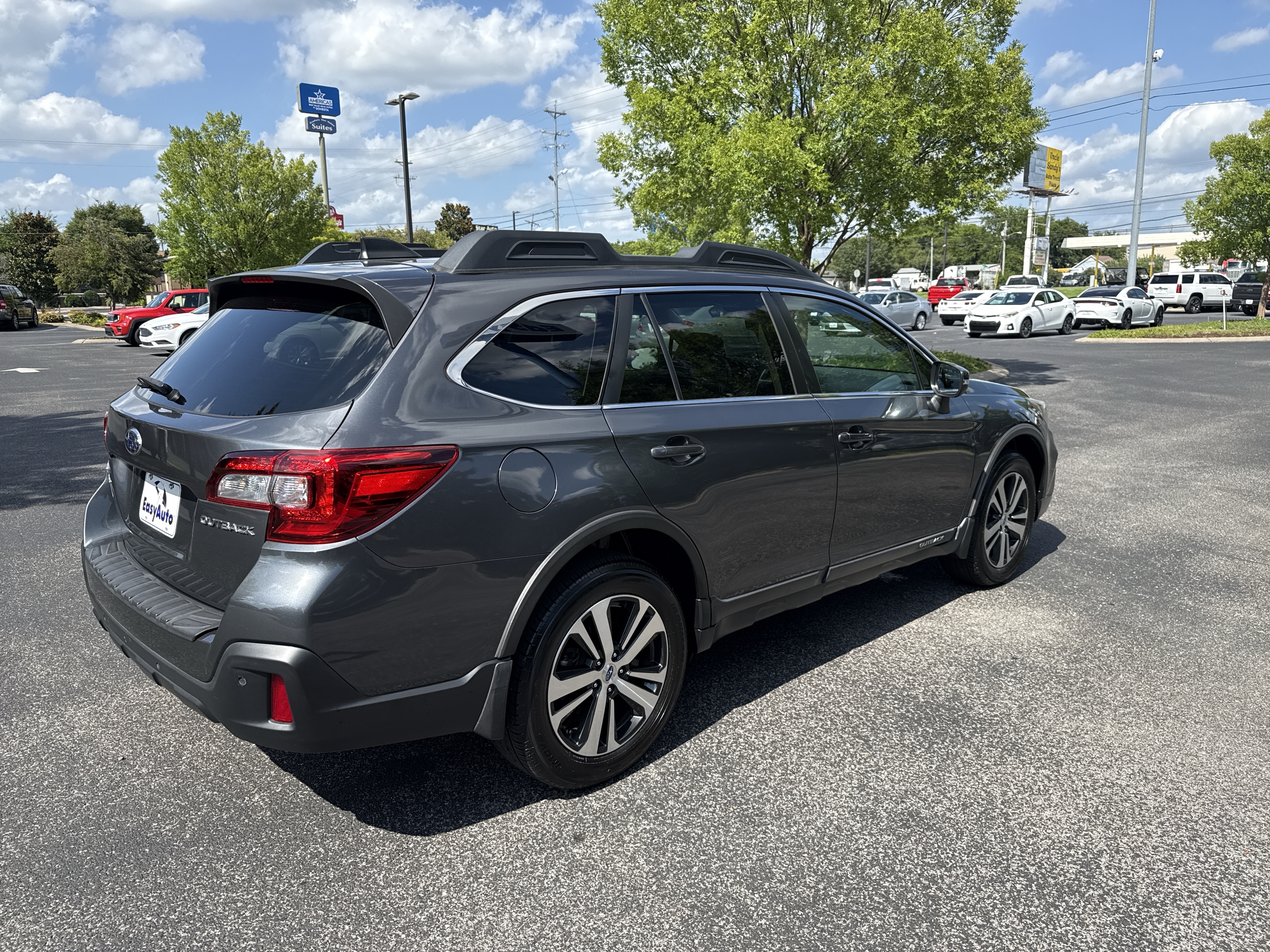 Used 2019 Subaru Outback 2.5i Limited AWD/4WD image 3