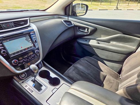 Used 2017 Nissan Murano SV image 9